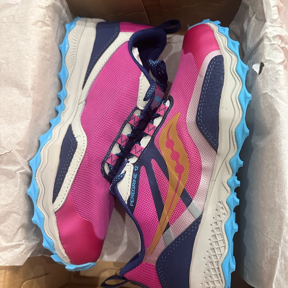 NIB New kids Saucony Peregrine 12 Shield sz 3.5